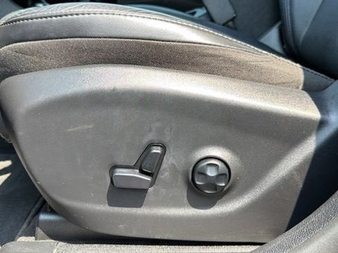 Used 2019 Jeep Cherokee Limited w/ Technology Group AWD/4WD image 21