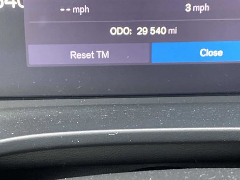 Used 2024 Volvo XC40 B5 Core image 31