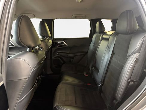 Used 2022 Mitsubishi Outlander SE image 23