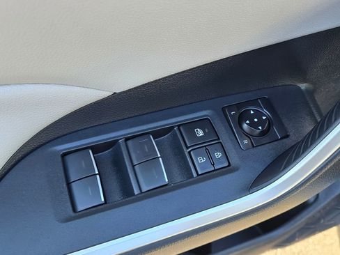 Used 2022 Toyota RAV4 XLE image 16