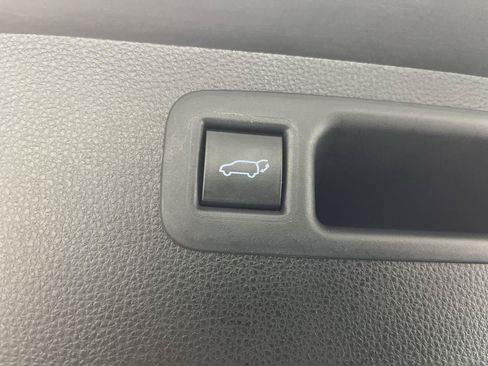 Used 2022 Toyota Highlander XSE AWD/4WD image 32