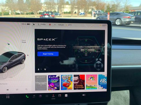 Used 2023 Tesla Model 3 Standard Range image 22