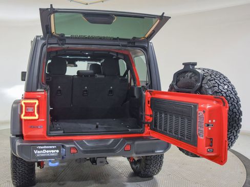 Used 2025 Jeep Wrangler Unlimited Rubicon 4xe w/ Convenience Group AWD/4WD image 10