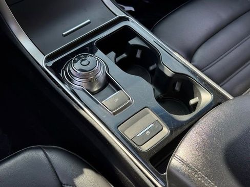 Used 2020 Ford Edge SEL image 16