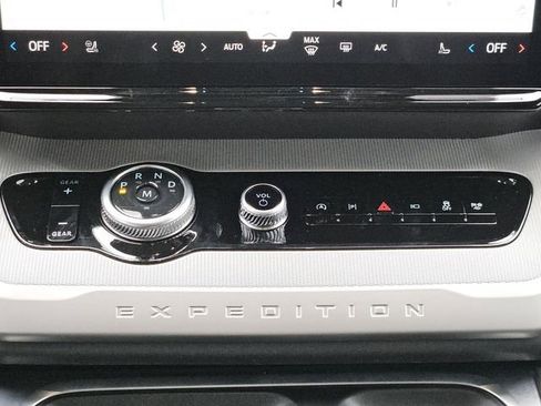 New 2025 Ford Expedition Active image 15