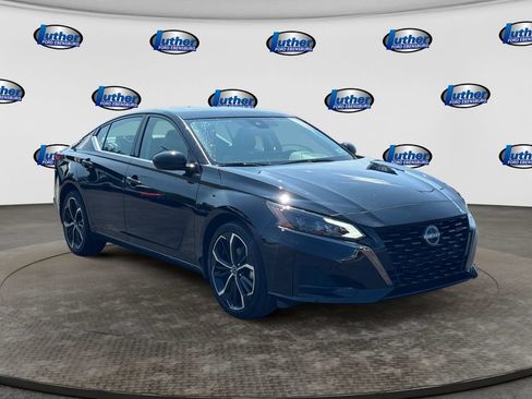 Used 2024 Nissan Altima 2.5 SR w/ SR Premium Package AWD/4WD image 7