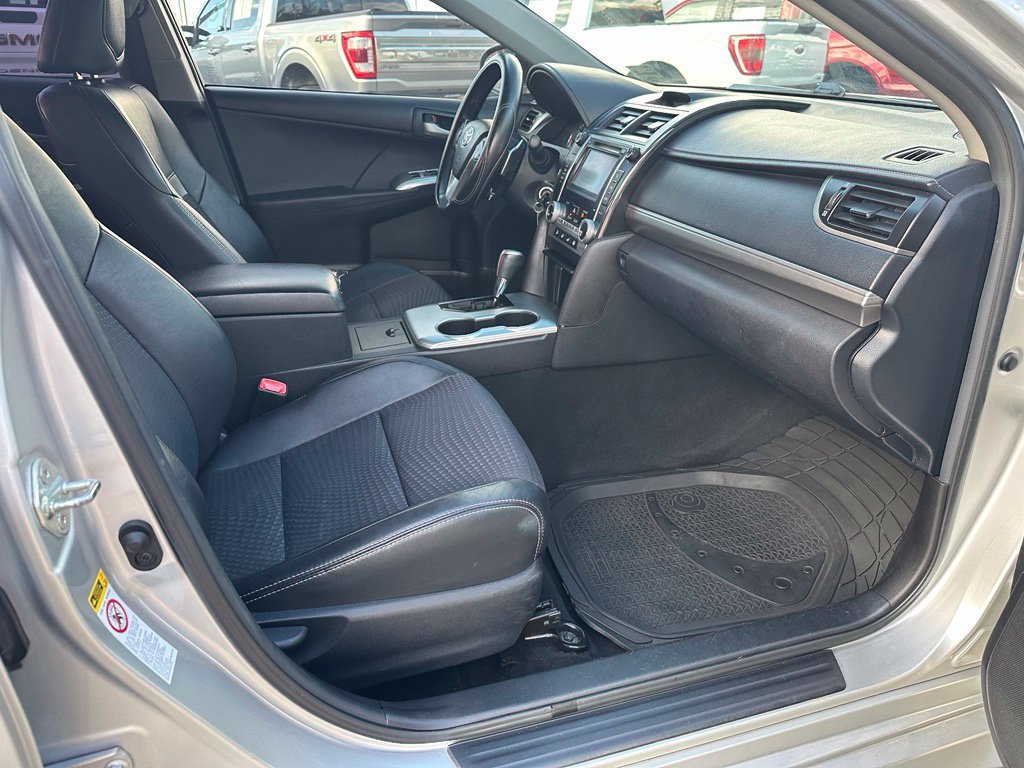 Used 2012 Toyota Camry SE FWD image 19