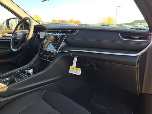 New 2025 Jeep Grand Cherokee Laredo X image 8