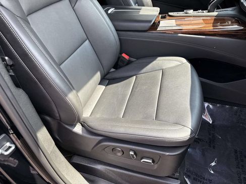 Used 2023 Cadillac Escalade ESV Luxury AWD/4WD image 27