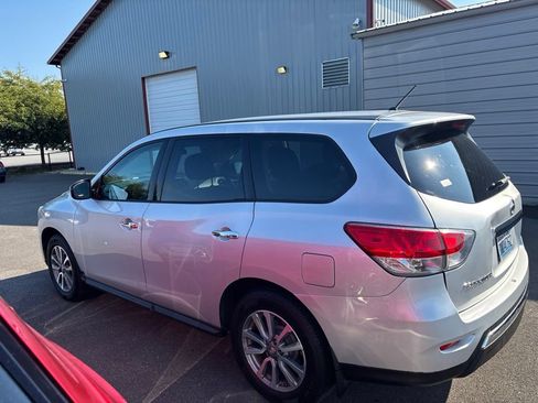 Used 2014 Nissan Pathfinder S FWD image 2