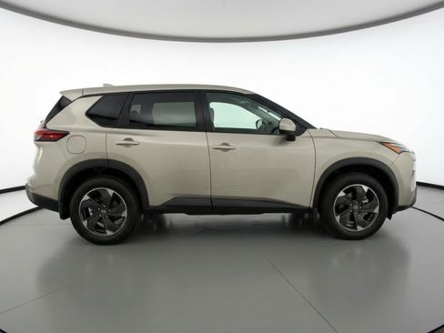 Used 2025 Nissan Rogue SV image 11