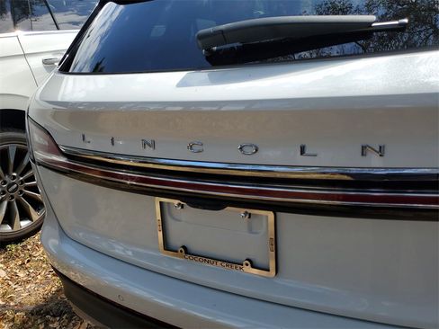 Used 2023 Lincoln Nautilus Reserve image 5