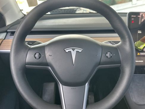 Used 2023 Tesla Model Y Long Range AWD/4WD image 23