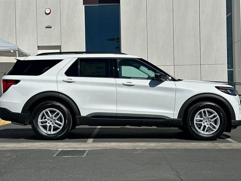 New 2026 Ford Explorer Active w/ Active Comfort Package image 2