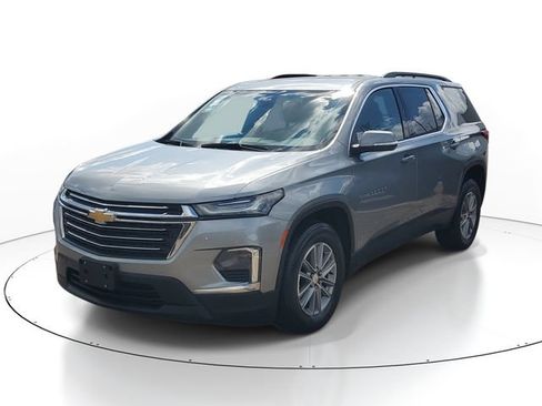 Used 2023 Chevrolet Traverse LT AWD/4WD image 2