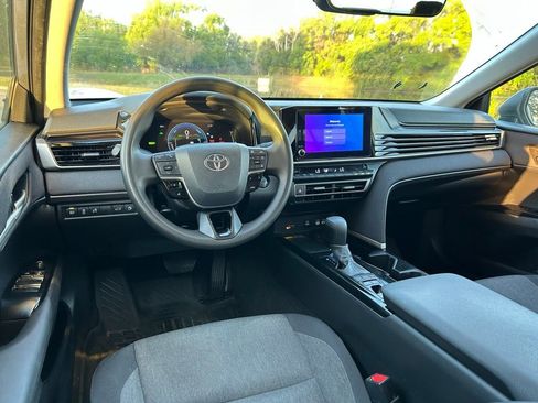 Used 2025 Toyota Camry LE w/ Convenience Package image 12