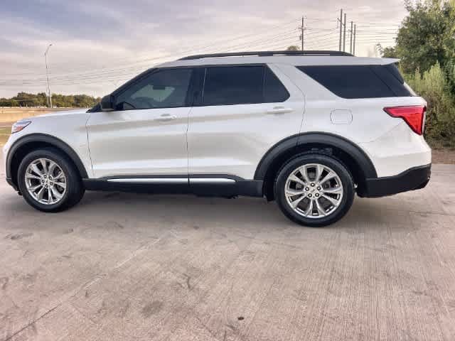 Used 2022 Ford Explorer XLT w/ Equipment Group 202A RWD image 4