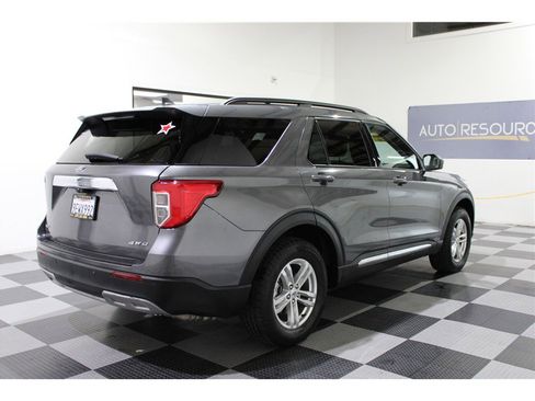 Used 2023 Ford Explorer XLT w/ Equipment Group 202A image 4