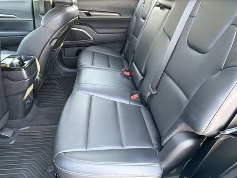 Used 2025 Kia Telluride LX image 13