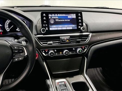 Used 2019 Honda Accord Touring image 9