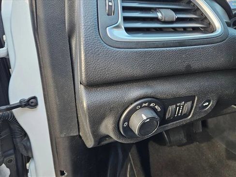 Used 2017 Chrysler 200 Limited Platinum image 11