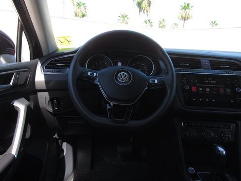 Used 2020 Volkswagen Tiguan SE FWD image 22