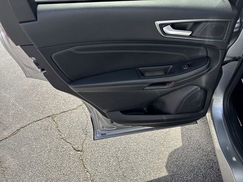 Used 2021 Ford Edge Titanium image 21