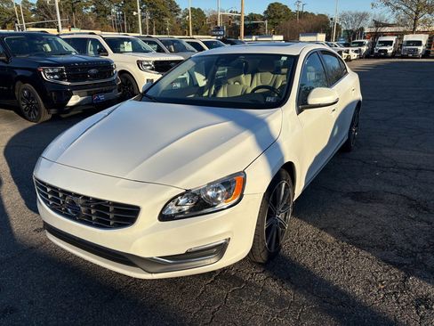 Used 2017 Volvo S60 T5 Inscription w/ Convenience Package image 1