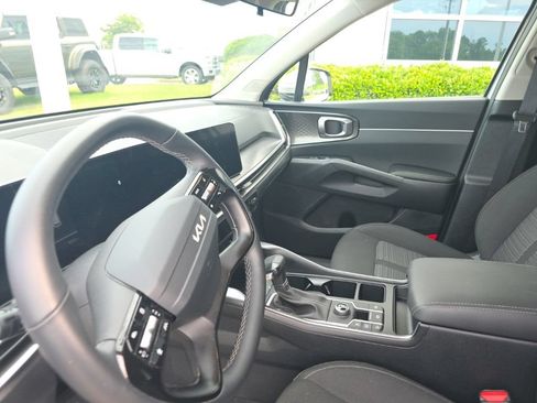 Used 2026 Kia Sorento LX FWD image 17