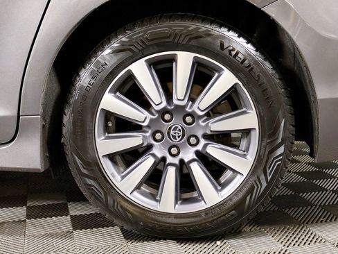Used 2018 Toyota Sienna Limited image 65