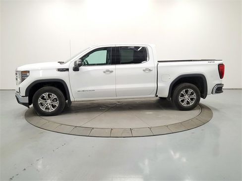 Used 2025 GMC Sierra 1500 SLT image 4