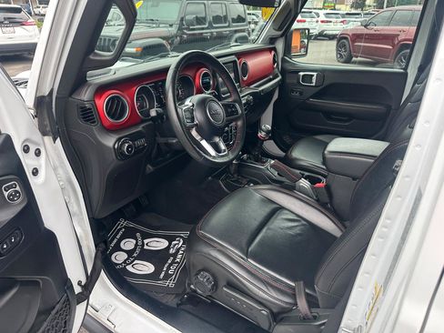 Used 2018 Jeep Wrangler Unlimited Rubicon w/ Cold Weather Group AWD/4WD image 9