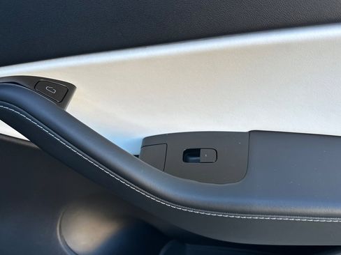 Used 2021 Tesla Model Y Long Range image 20