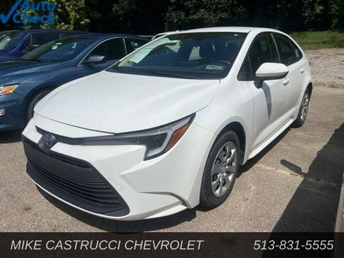 Used 2025 Toyota Corolla LE FWD image 1