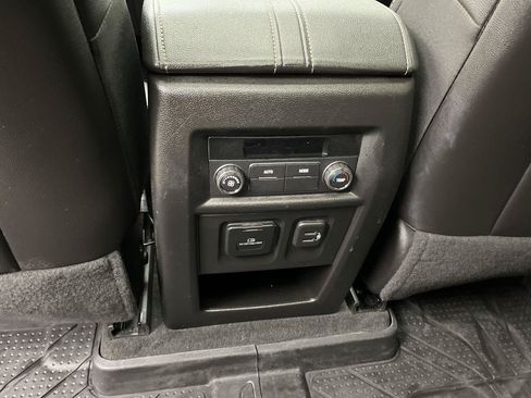 Certified 2023 Chevrolet Traverse LT w/ LT Premium Package AWD/4WD image 14