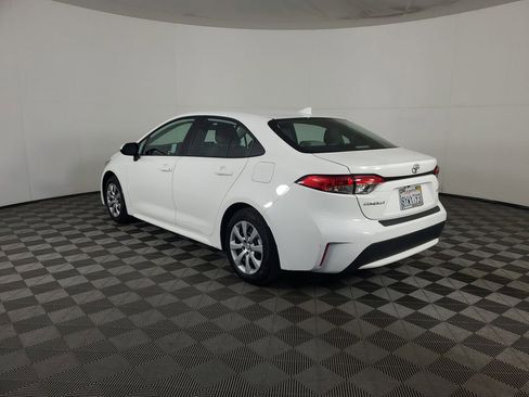 Used 2022 Toyota Corolla LE image 6