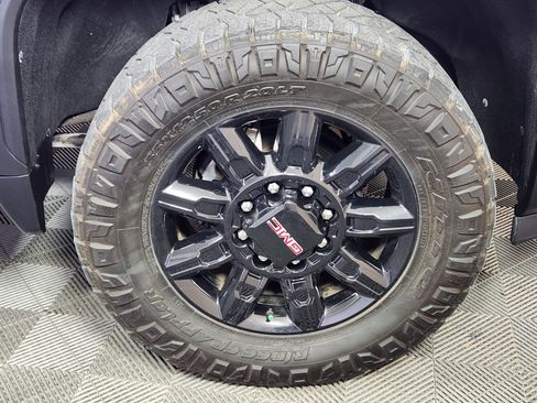 Used 2024 GMC Sierra 2500 AT4 w/ AT4 Premium Plus Package image 9