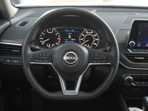 Used 2024 Nissan Altima 2.5 SV FWD image 16