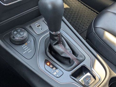 Used 2019 Jeep Cherokee Trailhawk w/ Comfort/Convenience Group image 9