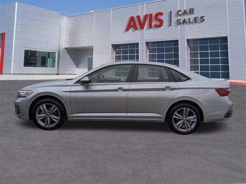 Used 2024 Volkswagen Jetta SE image 10