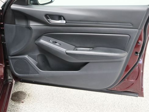 Used 2025 Nissan Altima 2.5 SV FWD image 34