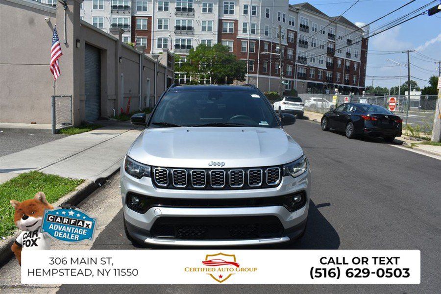 Used 2025 Jeep Compass Limited AWD/4WD image 3