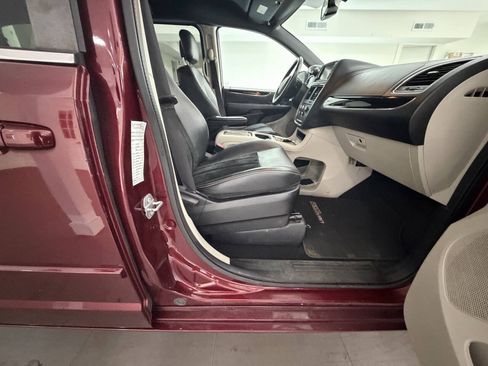 Used 2017 Dodge Grand Caravan SXT FWD image 13