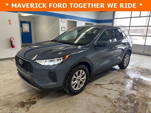 Used 2023 Ford Escape Active w/ Tech Pack #2 image 2