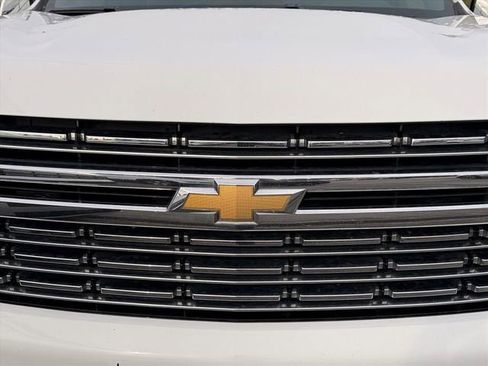Used 2023 Chevrolet Suburban Premier image 25