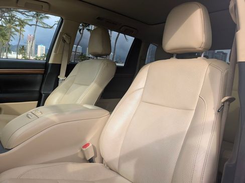 Used 2018 Toyota Highlander Limited Platinum image 13