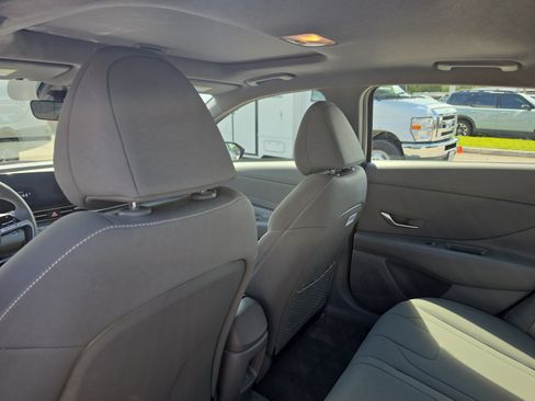 Used 2024 Hyundai Elantra SEL w/ Convenience Package FWD image 12