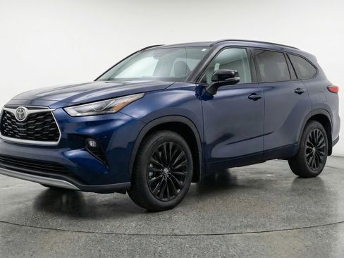 Used 2025 Toyota Highlander XSE image 3