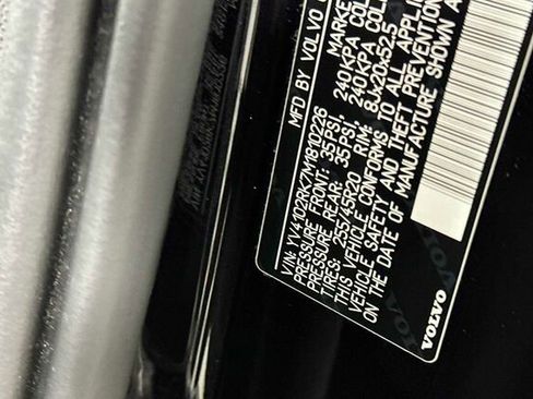 Used 2021 Volvo XC60 T5 Momentum image 40