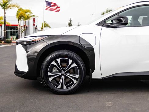 Used 2023 Toyota bZ4X XLE w/ Weather Package image 6